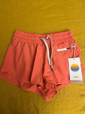 Vuori Shorts NWT size XXS Clementine Orange
